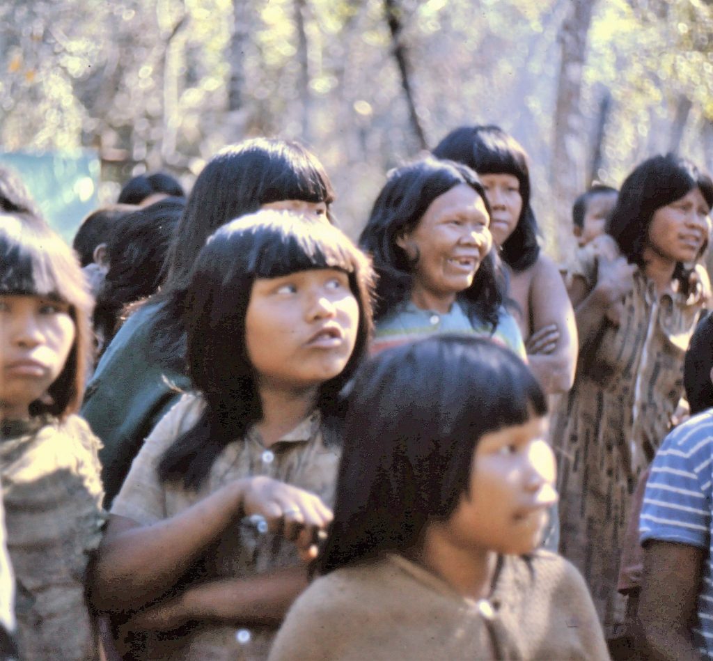 Ayoré women - Single girls with bangs, Married women with long hair parted in the middle.